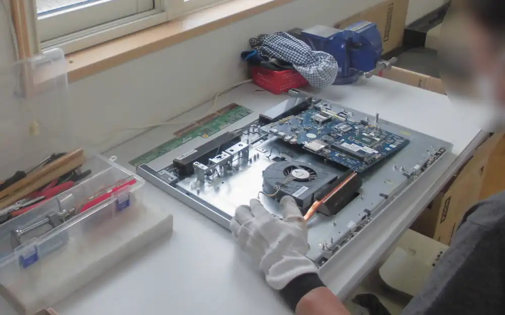 パソコン解体作業
