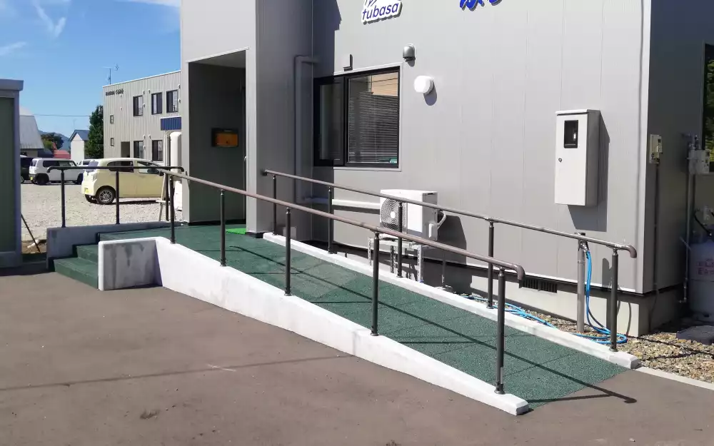 スロープ付きの玄関